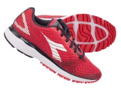 Diadora Mythos Blushield Fly W - Löparsko - Dam - Röd